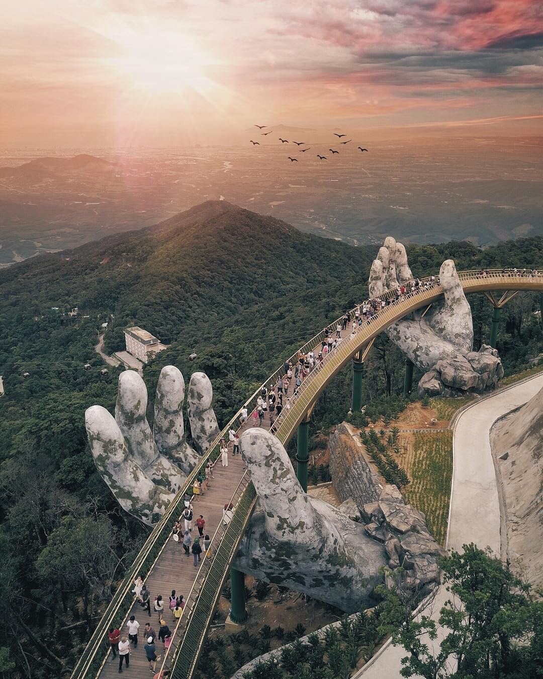 golden bridge ba na hills vietnam smashop